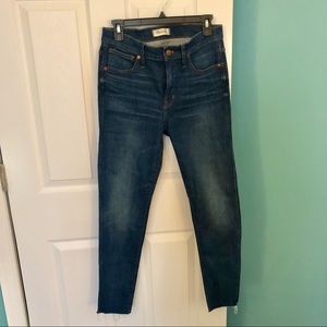 9" Mid-Rise Skinny Jeans in Paloma Wash Raw-Hem Ed